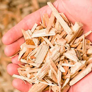 Хвойная щепа оптом в Батайске и других различных марок заказать от 16 тонн